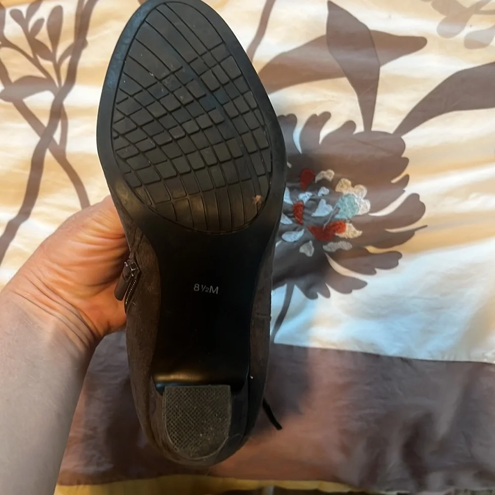 Gray ankle high heel boots with bow Impo - Picture 6 of 6